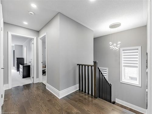 18 Falconridge Terrace Falconridge Terrace, East Gwillimbury, ON - Indoor Photo Showing Other Room