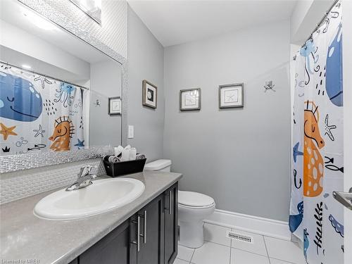 18 Falconridge Terrace Falconridge Terrace, East Gwillimbury, ON - Indoor Photo Showing Bathroom