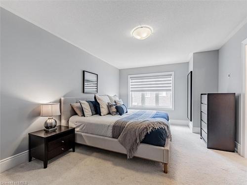 18 Falconridge Terrace Falconridge Terrace, East Gwillimbury, ON - Indoor Photo Showing Bedroom