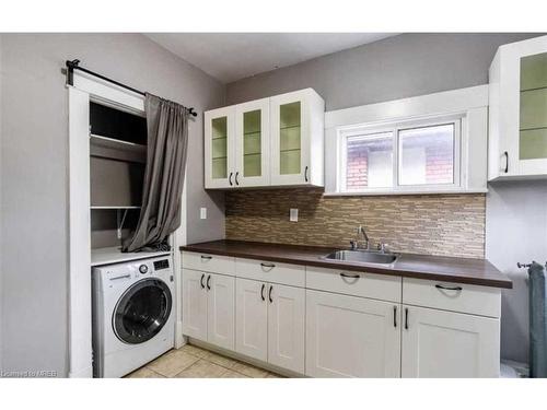 Upper-25 Spadina Avenue, Hamilton, ON - Indoor Photo Showing Laundry Room