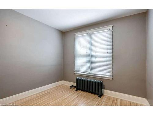 Upper-25 Spadina Avenue, Hamilton, ON - Indoor