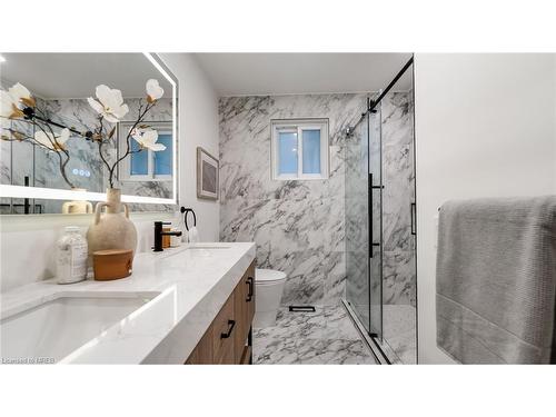 9 Delrosa Court, Toronto, ON - Indoor Photo Showing Bathroom