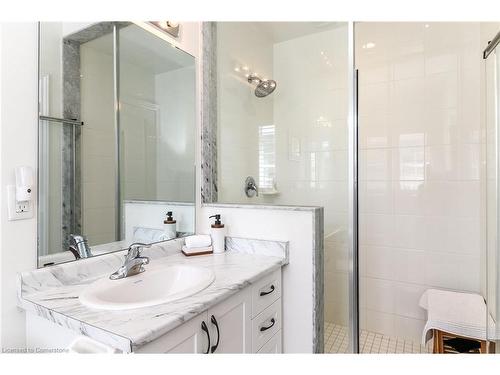 230 Roy Drive, Stayner, ON - Indoor Photo Showing Bathroom