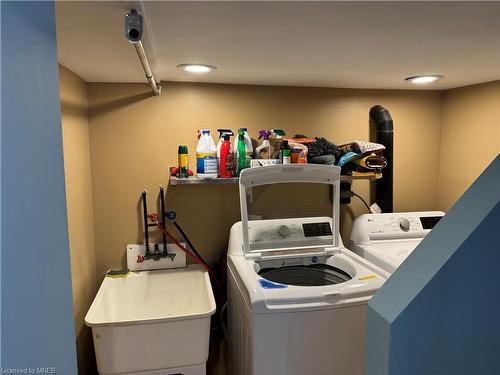 118 Maple Street, Cambridge, ON - Indoor Photo Showing Laundry Room