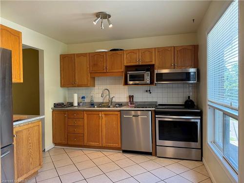 118 Maple Street, Cambridge, ON - Indoor Photo Showing Kitchen With Double Sink