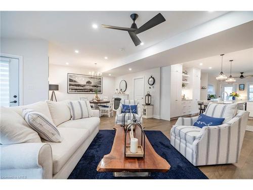 17 Quarry Road, Penetanguishene, ON - Indoor Photo Showing Living Room