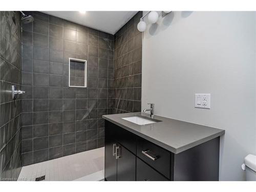 17 Quarry Road, Penetanguishene, ON - Indoor Photo Showing Bathroom