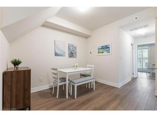 716-665 Cricklewood Drive Drive, Mississauga, ON - Indoor Photo Showing Dining Room