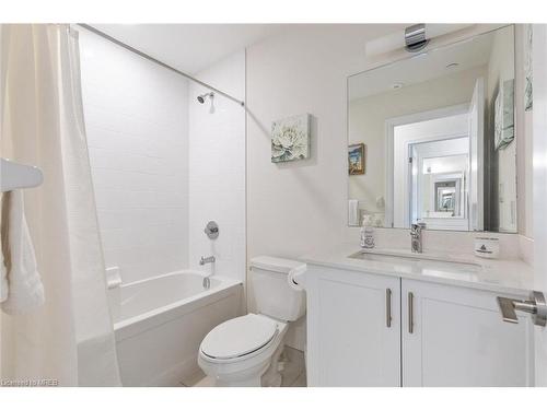 716-665 Cricklewood Drive Drive, Mississauga, ON - Indoor Photo Showing Bathroom