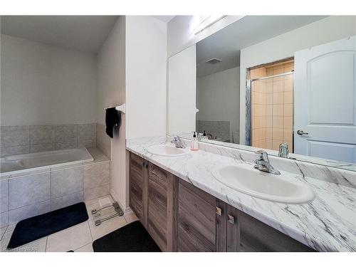 62 Cooke Avenue, Brantford, ON - Indoor Photo Showing Bathroom