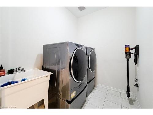 62 Cooke Avenue, Brantford, ON - Indoor Photo Showing Laundry Room