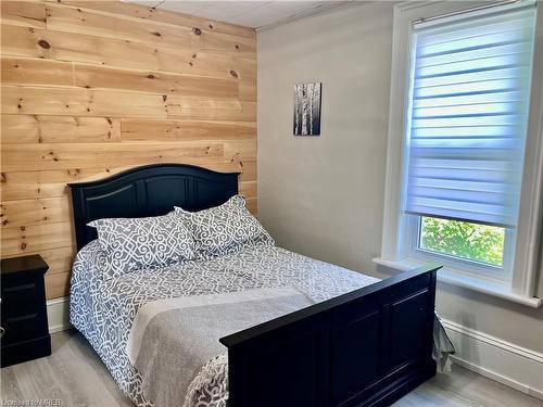 31 Blue Bay Lane, Fenelon Falls, ON - Indoor Photo Showing Bedroom