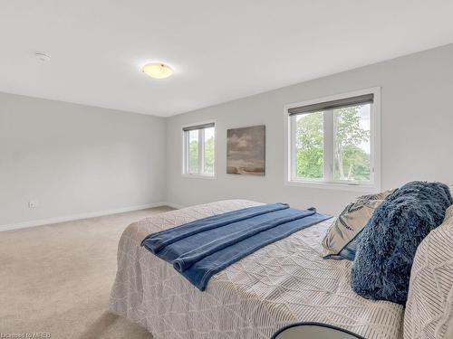 9-143 Elgin Street N, Cambridge, ON - Indoor Photo Showing Bedroom