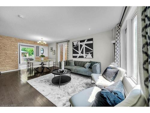 2225 Shadetree Avenue, Burlington, ON - Indoor Photo Showing Living Room