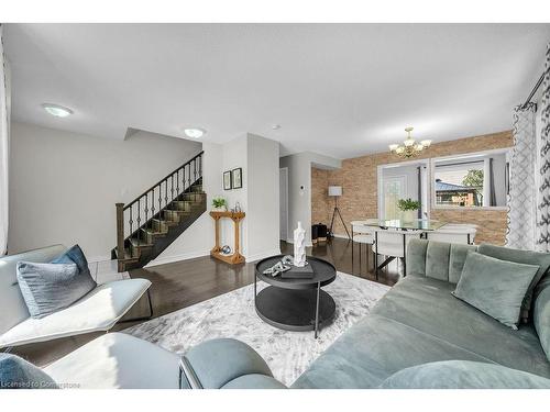 2225 Shadetree Avenue, Burlington, ON - Indoor Photo Showing Living Room