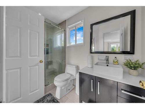 2225 Shadetree Avenue, Burlington, ON - Indoor Photo Showing Bathroom