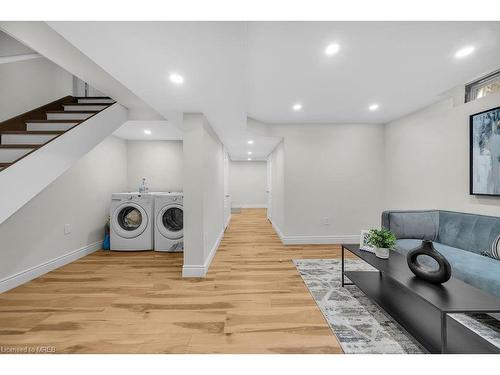 2225 Shadetree Avenue, Burlington, ON - Indoor Photo Showing Laundry Room