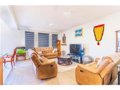 3738 Stewart Avenue, London, ON - Indoor Photo Showing Living Room