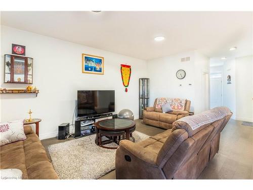 3738 Stewart Avenue, London, ON - Indoor Photo Showing Living Room