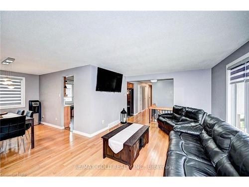 288 Salisbury Avenue, Cambridge, ON - Indoor Photo Showing Living Room