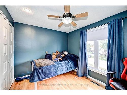 288 Salisbury Avenue, Cambridge, ON - Indoor Photo Showing Bedroom