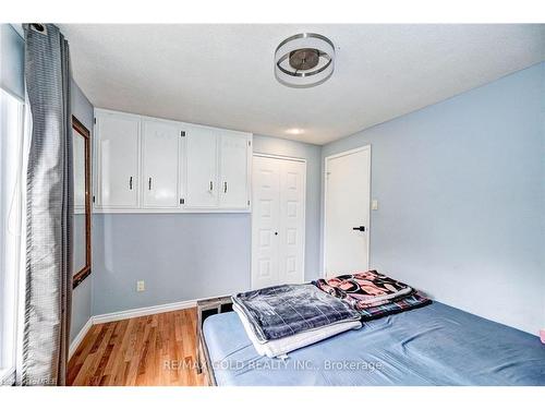 288 Salisbury Avenue, Cambridge, ON - Indoor Photo Showing Bedroom