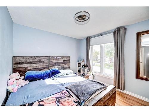 288 Salisbury Avenue, Cambridge, ON - Indoor Photo Showing Bedroom