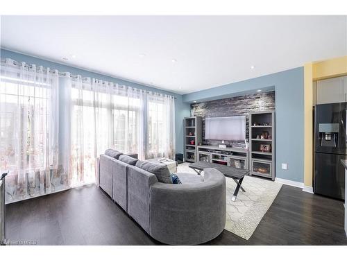 50 Mccardy Court, Caledon, ON - Indoor Photo Showing Living Room