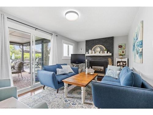 33 Hillcrest Avenue, Brantford, ON - Indoor Photo Showing Living Room With Fireplace