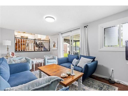 33 Hillcrest Avenue, Brantford, ON - Indoor Photo Showing Living Room