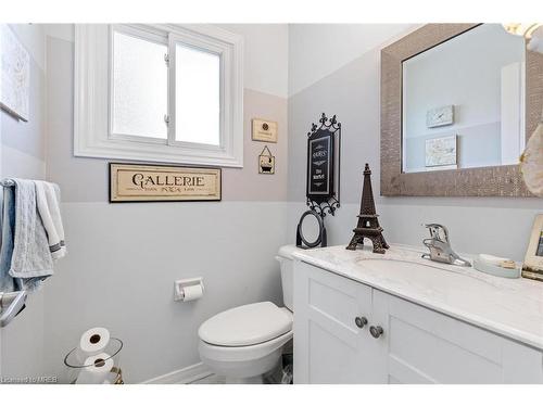 33 Hillcrest Avenue, Brantford, ON - Indoor Photo Showing Bathroom