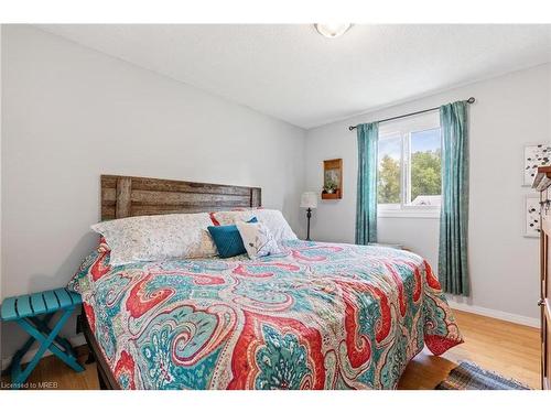 33 Hillcrest Avenue, Brantford, ON - Indoor Photo Showing Bedroom