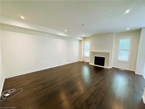 8659 Chickory Trail, Niagara Falls, ON - Indoor Photo Showing Living Room With Fireplace