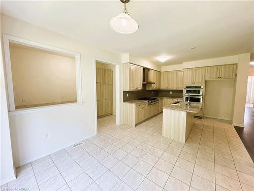 8659 Chickory Trail, Niagara Falls, ON - Indoor Photo Showing Kitchen