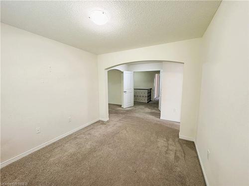 8659 Chickory Trail, Niagara Falls, ON - Indoor Photo Showing Other Room