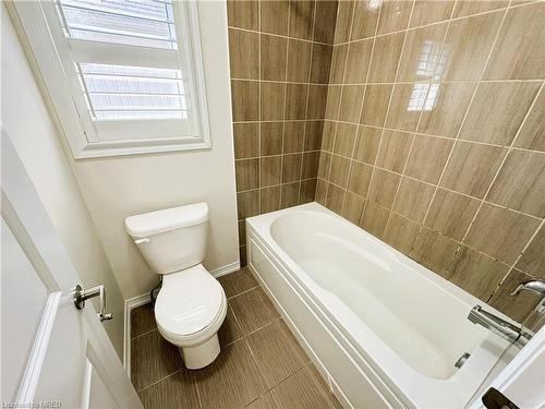 8659 Chickory Trail, Niagara Falls, ON - Indoor Photo Showing Bathroom