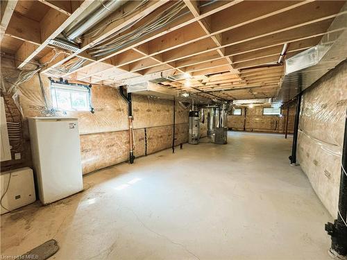 8659 Chickory Trail, Niagara Falls, ON - Indoor Photo Showing Basement