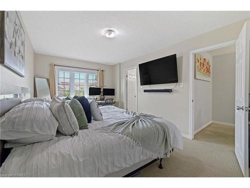 66-355 Fisher Mills Road, Cambridge, ON - Indoor Photo Showing Bedroom