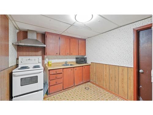 711 Victoria Street, London, ON - Indoor Photo Showing Kitchen