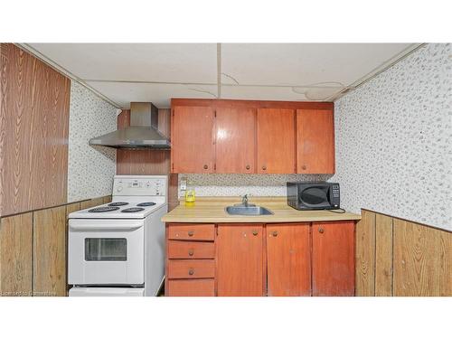 711 Victoria Street, London, ON - Indoor Photo Showing Kitchen