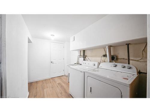 711 Victoria Street, London, ON - Indoor Photo Showing Laundry Room