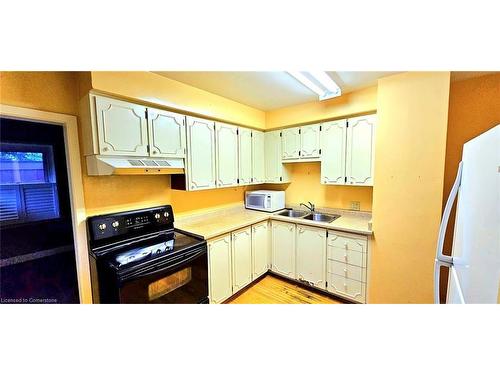 711 Victoria Street, London, ON - Indoor Photo Showing Kitchen With Double Sink