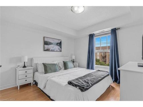 409-4005 Kilmer Drive, Burlington, ON - Indoor Photo Showing Bedroom