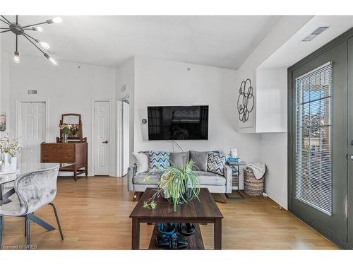 409-4005 Kilmer Drive, Burlington, ON - Indoor Photo Showing Living Room