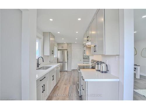 1032 Stone Church Road, Hamilton, ON - Indoor Photo Showing Kitchen