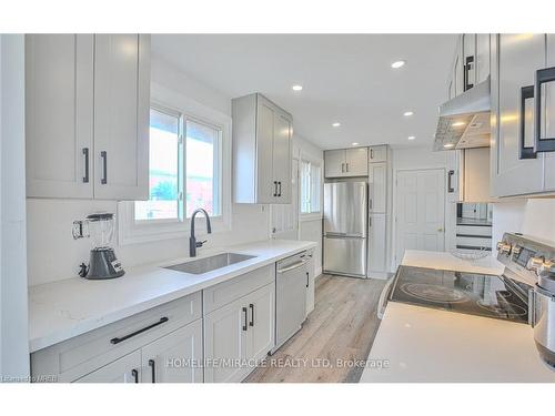 1032 Stone Church Road, Hamilton, ON - Indoor Photo Showing Kitchen With Upgraded Kitchen