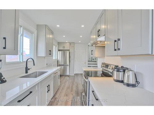 1032 Stone Church Road, Hamilton, ON - Indoor Photo Showing Kitchen With Upgraded Kitchen