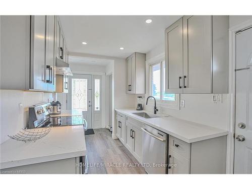 1032 Stone Church Road, Hamilton, ON - Indoor Photo Showing Kitchen With Upgraded Kitchen