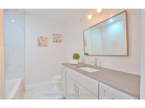 1032 Stone Church Road, Hamilton, ON - Indoor Photo Showing Bathroom