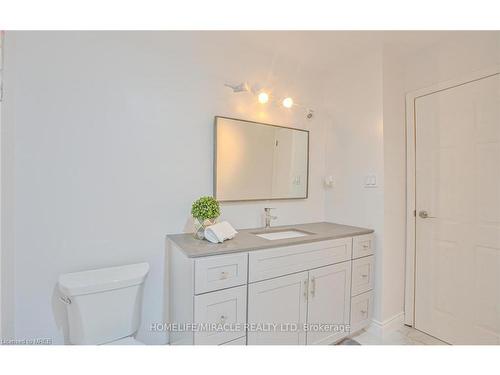 1032 Stone Church Road, Hamilton, ON - Indoor Photo Showing Bathroom